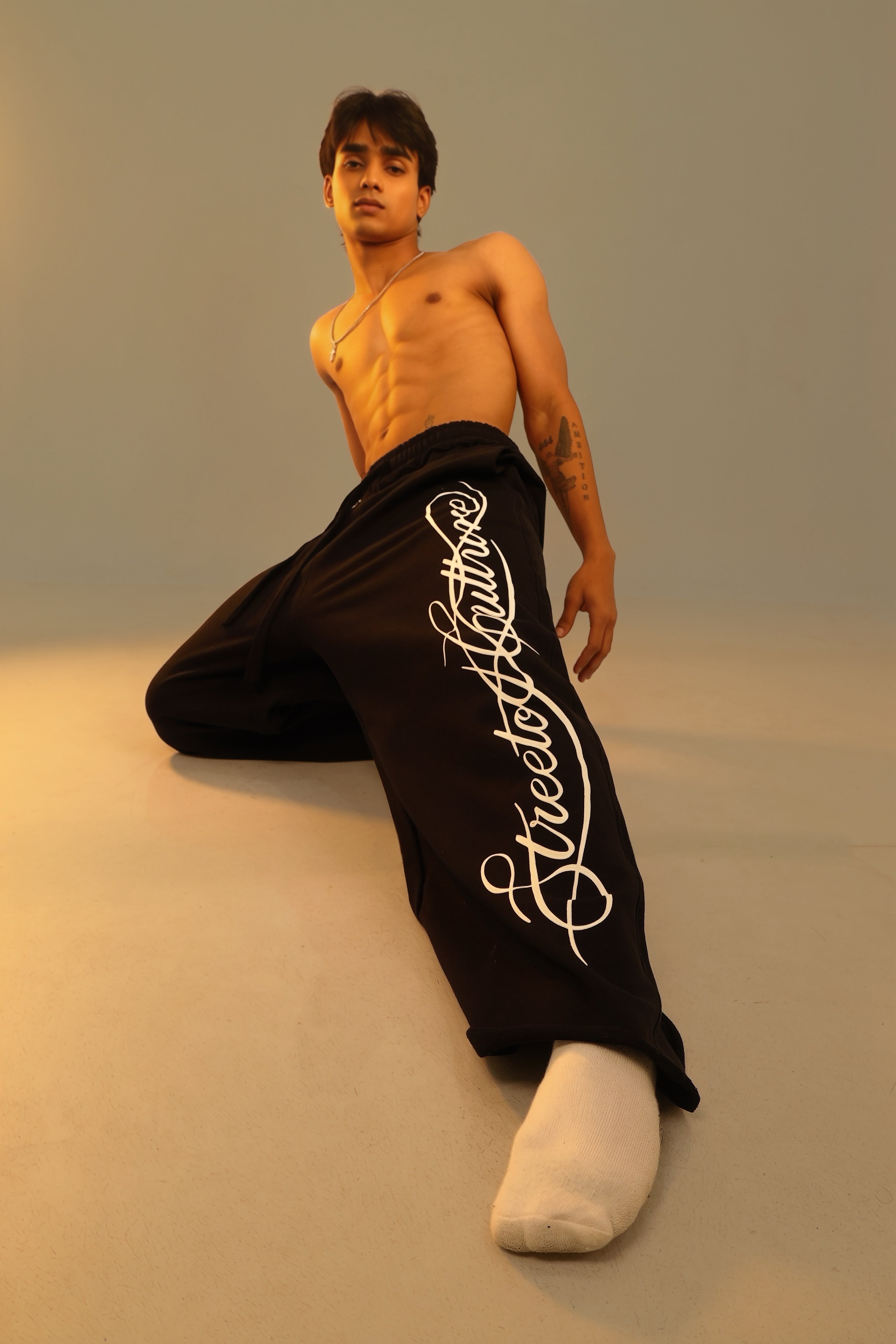 Streeto culture baggy fit track